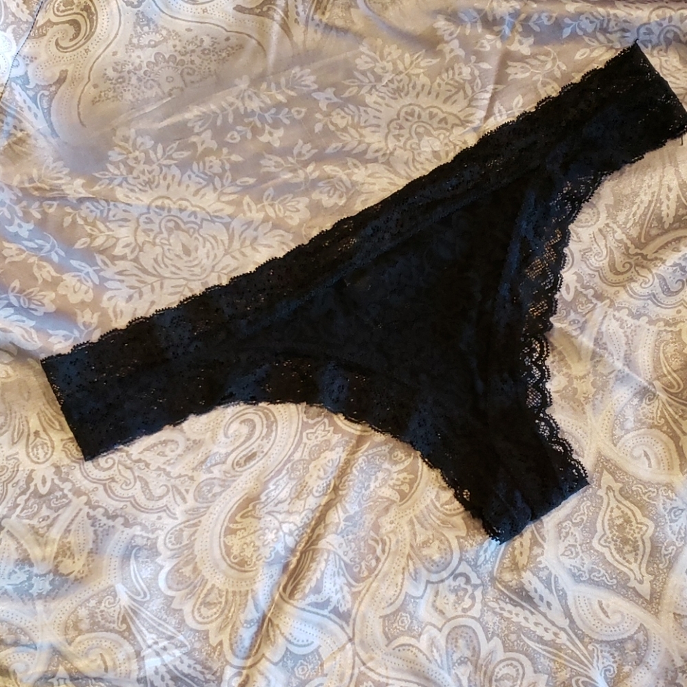 AERIE black lace thongs New Lg